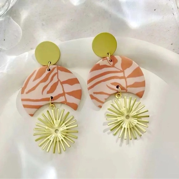 Anthropologie Marble Resin Soleil Blush Star Earrings - Picture 8 of 8